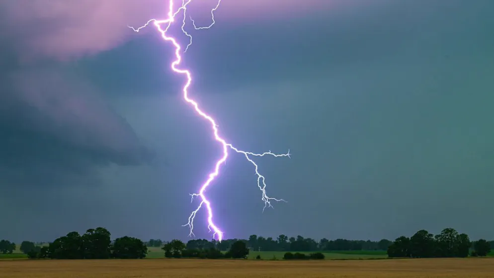 Un homme est décédé à Grandchamp (Yvelines) et une femme a été grièvement blessée à Paris dans la nuit de vendredi à samedi, en raison des violents orages qui se sont abattus sur une grande partie de la France, dont la région parisienne. (Illustration).