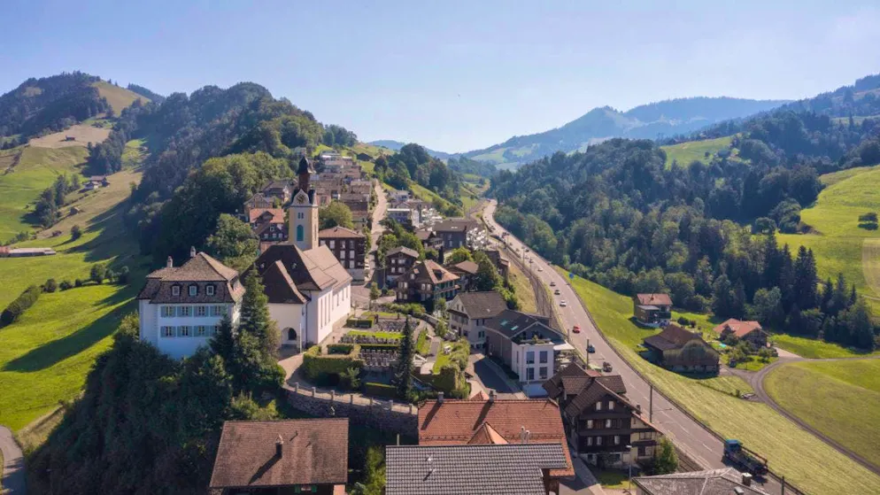 The main road between Lustnau near Sattel and Biberegg near Rothenthurm is to be renovated and extended.