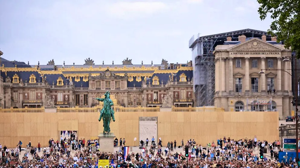 Eiffel Tower, Versailles, Tahiti - iconic sports venues - Gallery. Royal: Versailles Palace will welcome the riders.