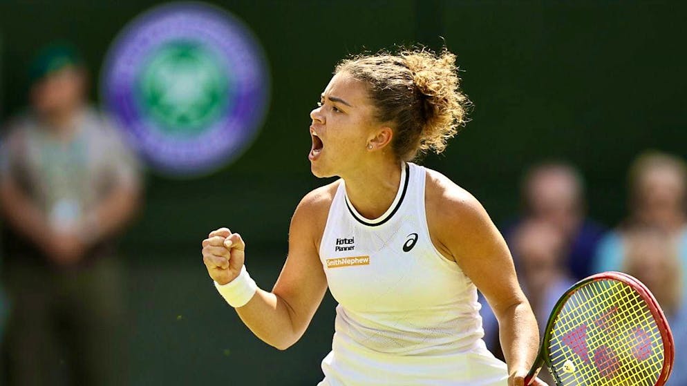 Done: Jasmine Paolini celebrates