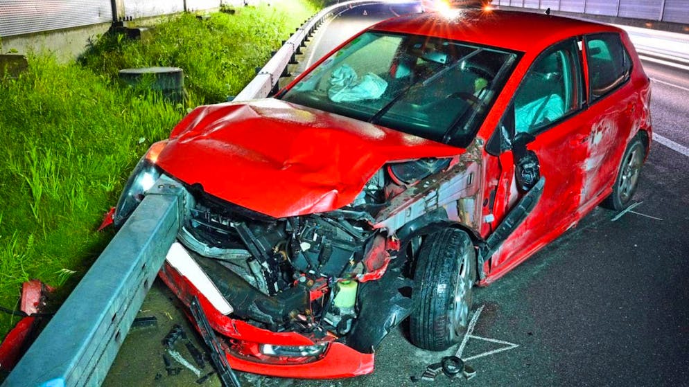 Traffic accident: Car collides with truck on the A2 highway in Emmen LU ...