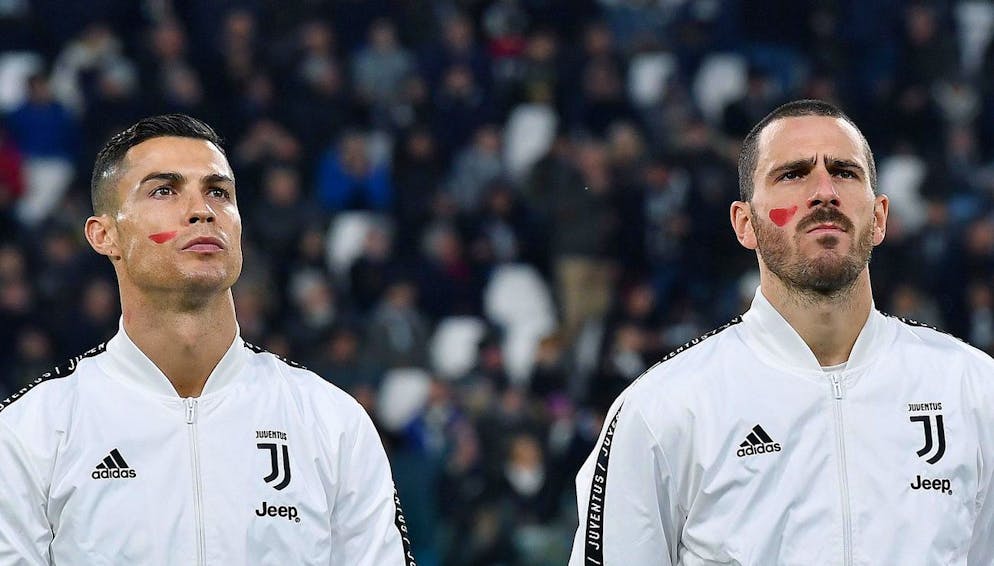 Leonardo Bonucci (destra) e l'allora compagno di squadra alla Juventus Cristiano Ronaldo (2018).  