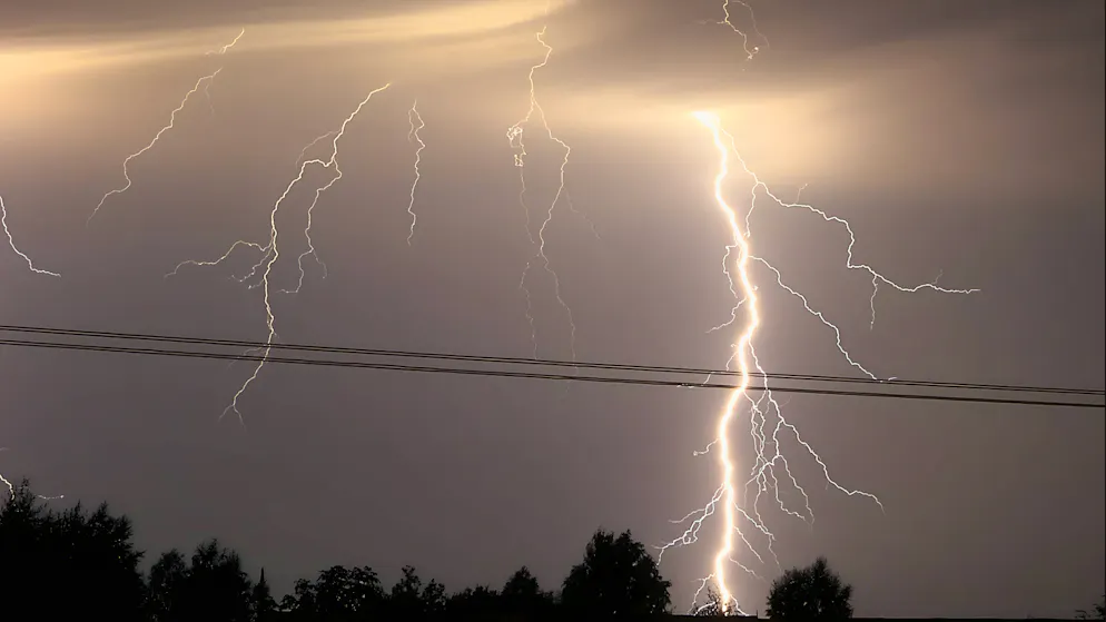 Réfugiés dans un parking. Festi'neuch évacué en raison d'un orage
