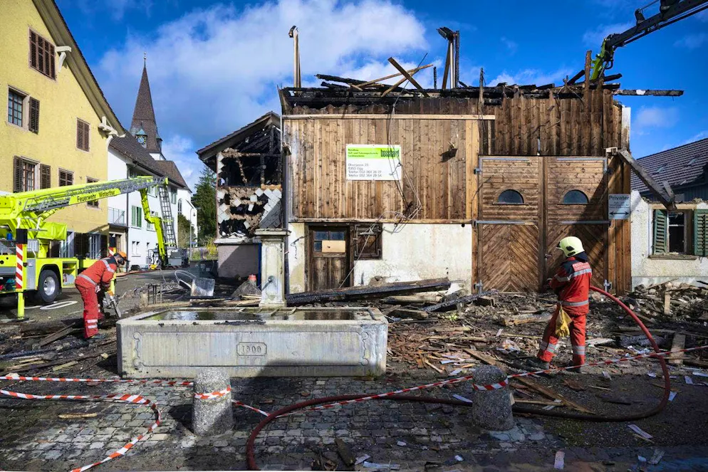 The first fire in the series: on March 16, several buildings caught fire in the center of Elgg ZH. Several dozen people had to be evacuated.