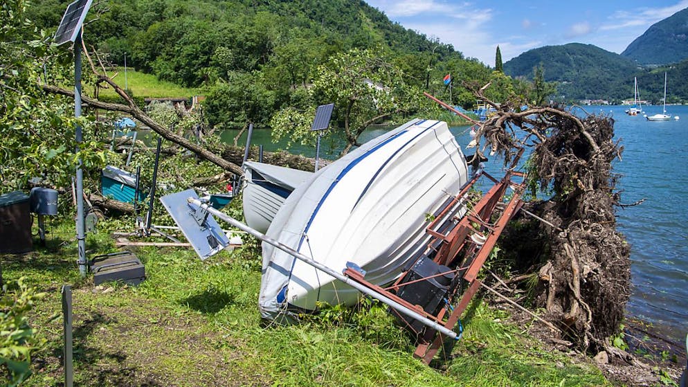 Gewitter fegen mit über 100 km/h über das Südtessin - Gallery. Schäden richtete das Unwetter unter anderem in Riva San Vitale am Luganersee an.