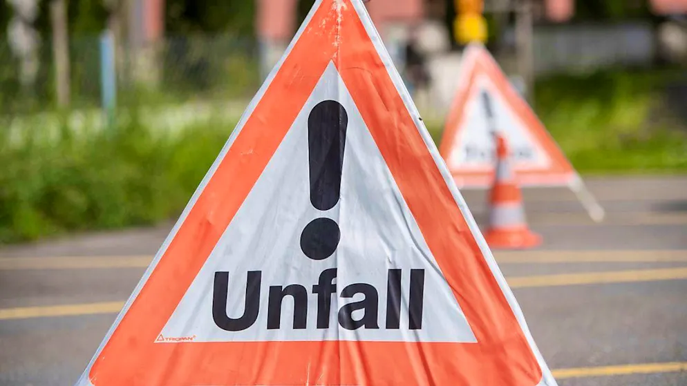 There were two road traffic accidents in the canton of Zug on Saturday night. (symbolic image)