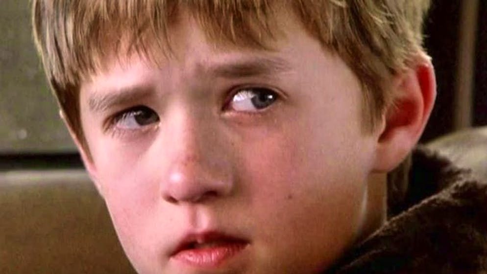 Haley Joel Osment became known to an international audience when he played a boy with psychic abilities in the thriller "The Sixth Sense" at the age of eleven.