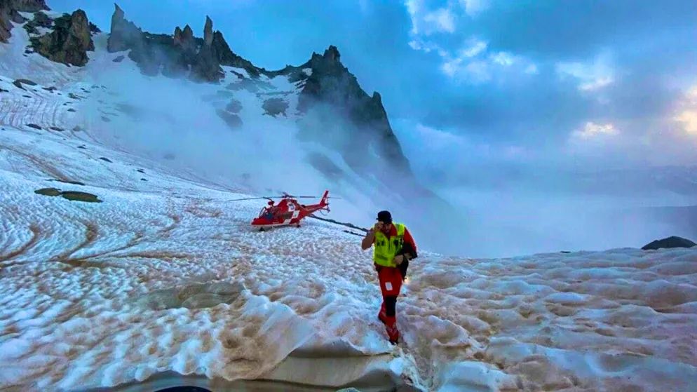 A female mountaineer survived a 20-metre fall on the Gross Furkahorn on Saturday. She was taken to hospital by Rega.