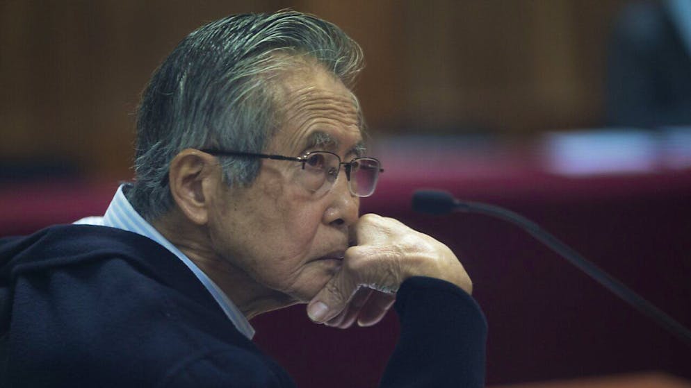 L'età, i problemi di salute e con la giustizia non fermano Fujimori.