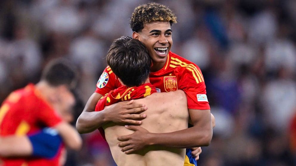 Après le sacre de l'Espagne. Oh la boulette ! Lamine Yamal filme un de ses coéquipiers nu !