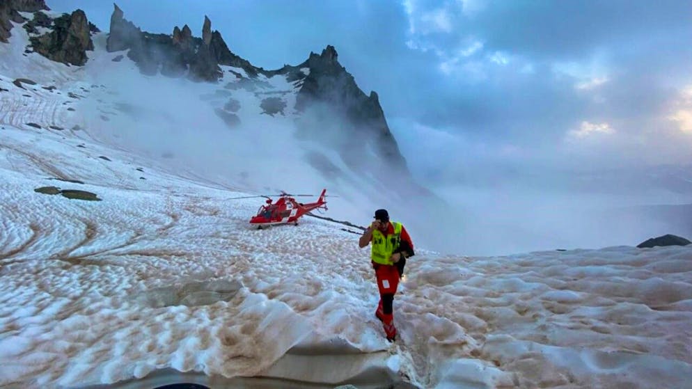 Einen 20-Meter-Sturz am Gross Furkahorn hat eine Bergsteigerin am Samstag überlebt. Die Rega brachte sie ins Spital.