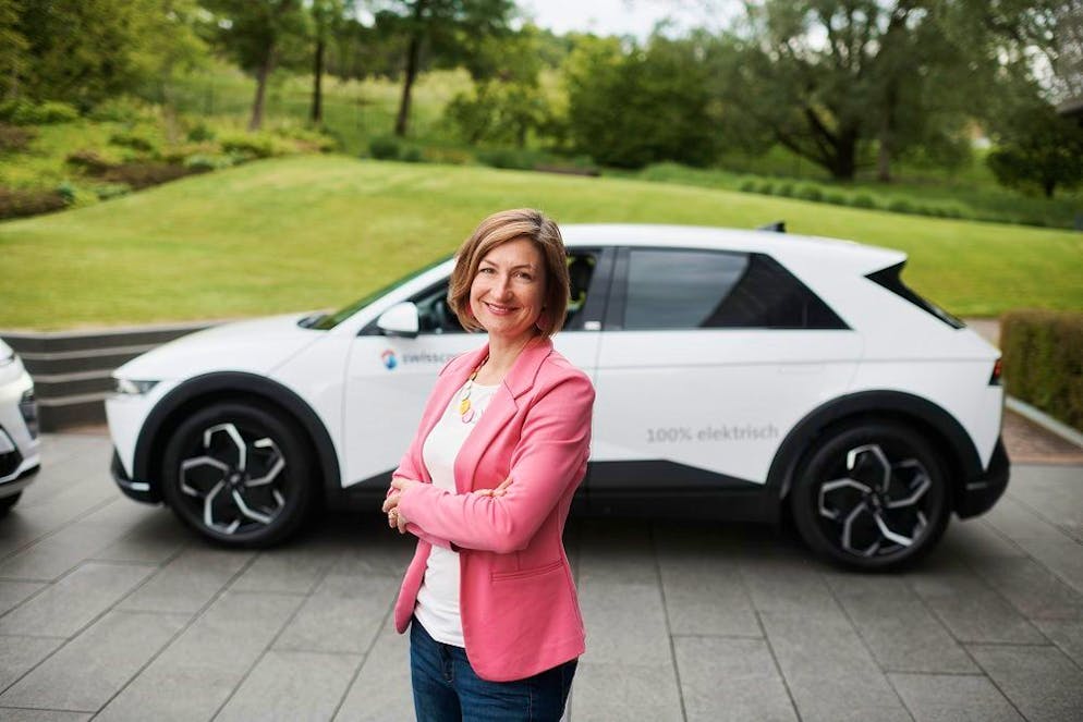 Saskia Günther, responsable du développement durable chez Swisscom, poursuit un objectif ambitieux: d’ici 2025, les émissions provenant de la flotte de véhicules devraient être réduites de moitié.