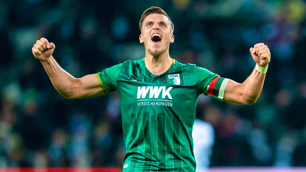 Ermedin Demirovic, 2019/20 striker at FC St. Gallen and most recently captain at FC Augsburg, moves to the Champions League