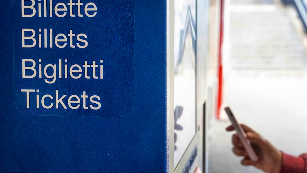 Until successor solutions are introduced to the market, paper tickets will remain part of the public transport product range. (archive image)
