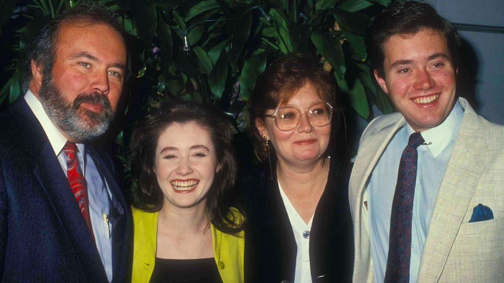 Die Familie Doherty posiert für ein Foto im Jahr 1988: Vater Tom Doherty, Shannen, Mutter Rosa und Bruder Sean. Shannen war auf diesem Bild 17 Jahre alt.