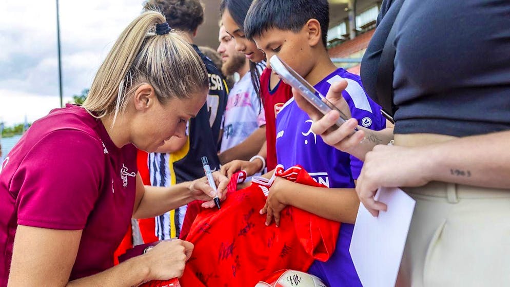 Ana-Maria Crnogorcevic signed jerseys before the conclusion of the European Championship qualifiers