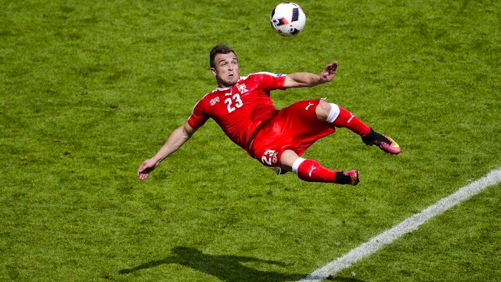 Xherdan Shaqiri segna forse il suo gol più bello con i colori della Nazionale negli ottavi di finale contro la Polonia a Euro 2016.