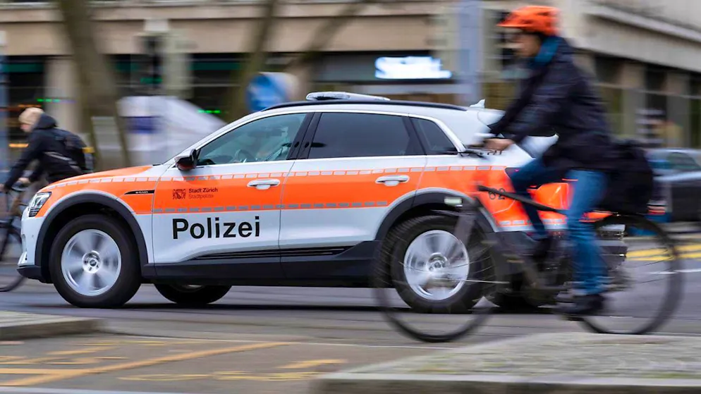 There was a collision between a streetcar and a car at Limmatplatz, Zurich city police confirmed. The streetcar derailed. (symbolic image)