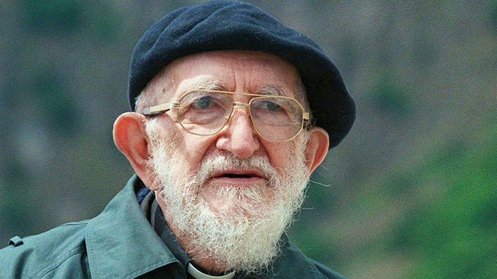 «Baisers forcés», «fellations forcées».... L'Abbé Pierre visé par 17 nouvelles accusations