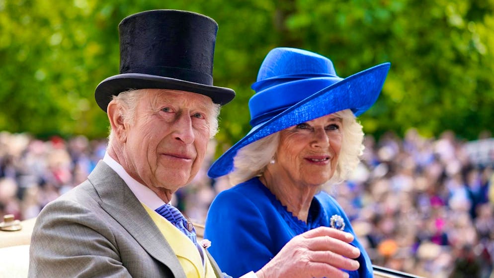 Re Carlo con sua moglie, la regina Camilla.