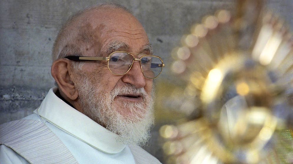 L'Abbé Pierre, décédé en 2007, est accusé d'agressions sexuelles par plusieurs femmes (archives).