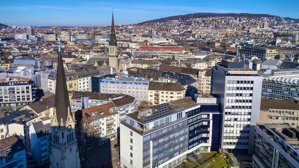 Living in Zurich is expensive: a real estate company is demanding a 70 percent surcharge after a change of tenant.