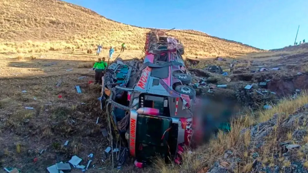 Serious accident in Peru. Bus falls off cliff - at least 20 dead