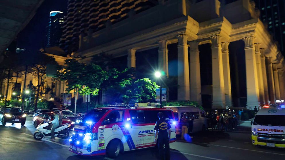 Nach Angaben der Polizei wurden die Leichen von sechs Menschen in dem Luxushotel in der Innenstadt von Bangkok gefunden. Foto: Chatkla Samnaingjam/AP