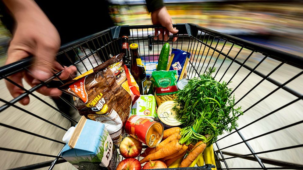 Die Teuerung in der Eurozone hat sich im Juni wie erwartet leicht abgeschwächt und liegt bei 2,5 Prozent. Ohne die schwankungsanfälligen Energie- und Nahrungsmittelpreise notiert die Kernrate allerdings bei höheren 2,9 Prozent.(Symbolbild)