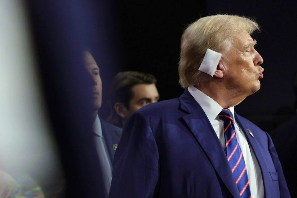 Der Verband am Ohr von Donald Trump inspirierte auf dem Parteitag der Republikaner einige seiner Anhänger.