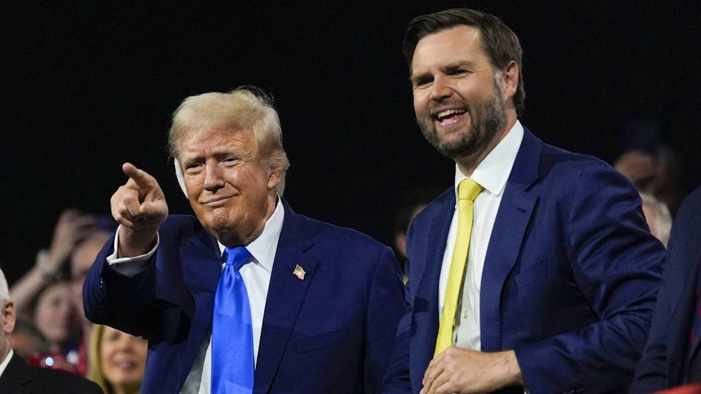 Der republikanische US-Präsidentschaftskandidat Donald Trump und sein Vize-Kandidat, Senator J.D. Vance, beim Parteitag der Republikaner in Milwaukee. (16. Juli 2024)