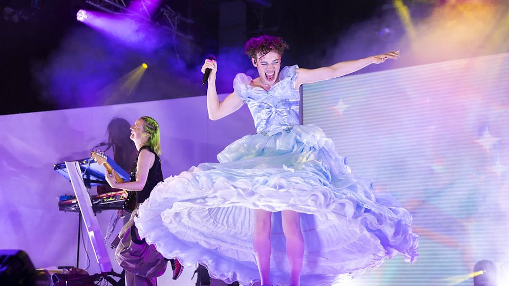 Nemo spielt erstes Festival nach ESC-Sieg auf dem Berner Gurten - Gallery. Nemo gab sowohl Mundart-Ohrwürmer als auch neuere, englische Pop-Hymnen zum Besten.