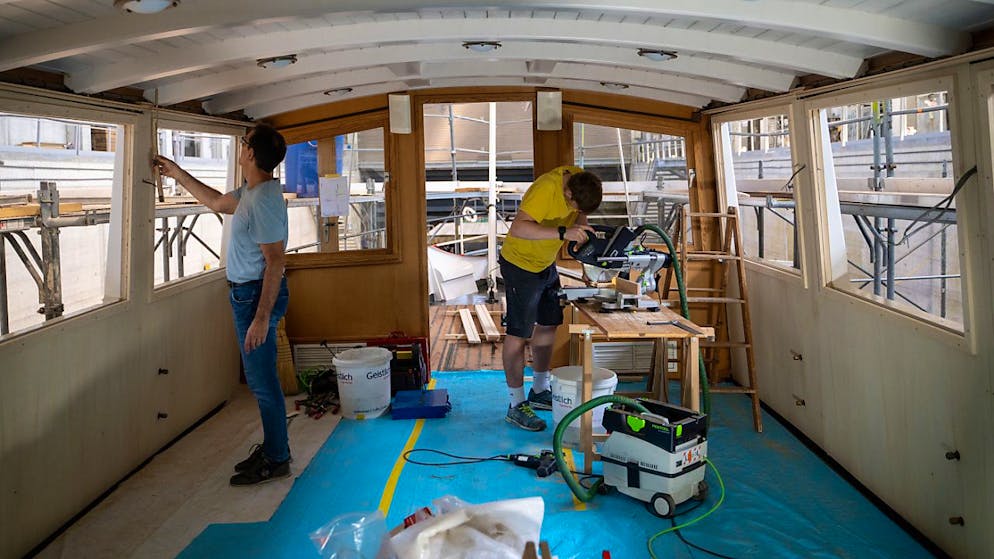 Legendäres «Landi»-Schiff sticht bald wieder in den See - Gallery. Im Trockendock wird das MS Oberhofen auf Vordermann gebracht.