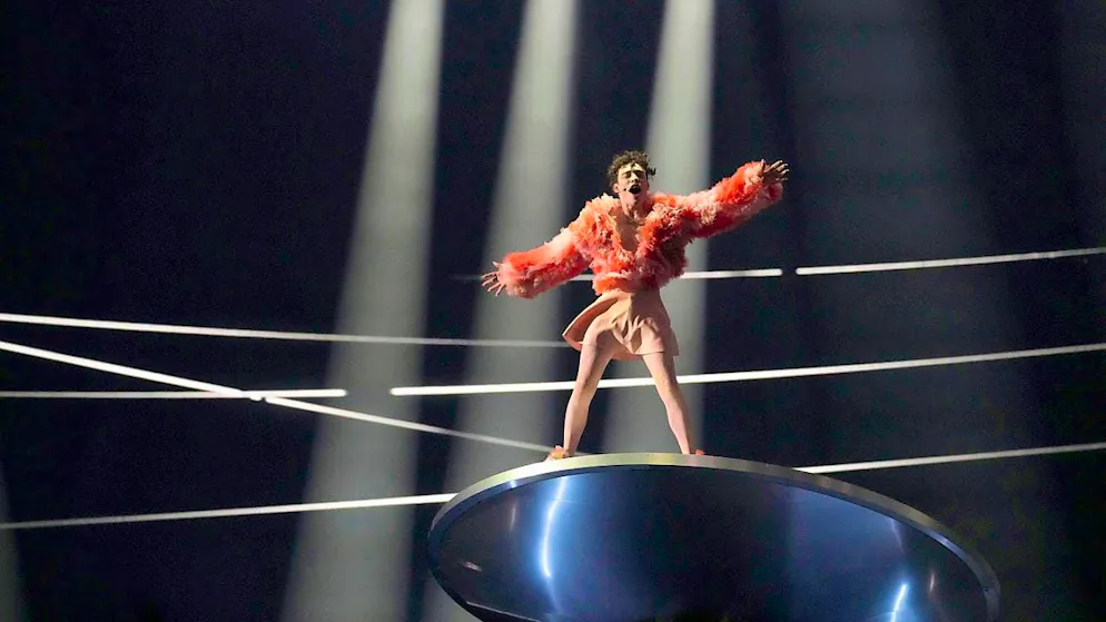 In the next few weeks, it will be decided which Swiss city will host the ESC 2025. In the picture Nemo at the winning performance in Malmö. (archive picture)