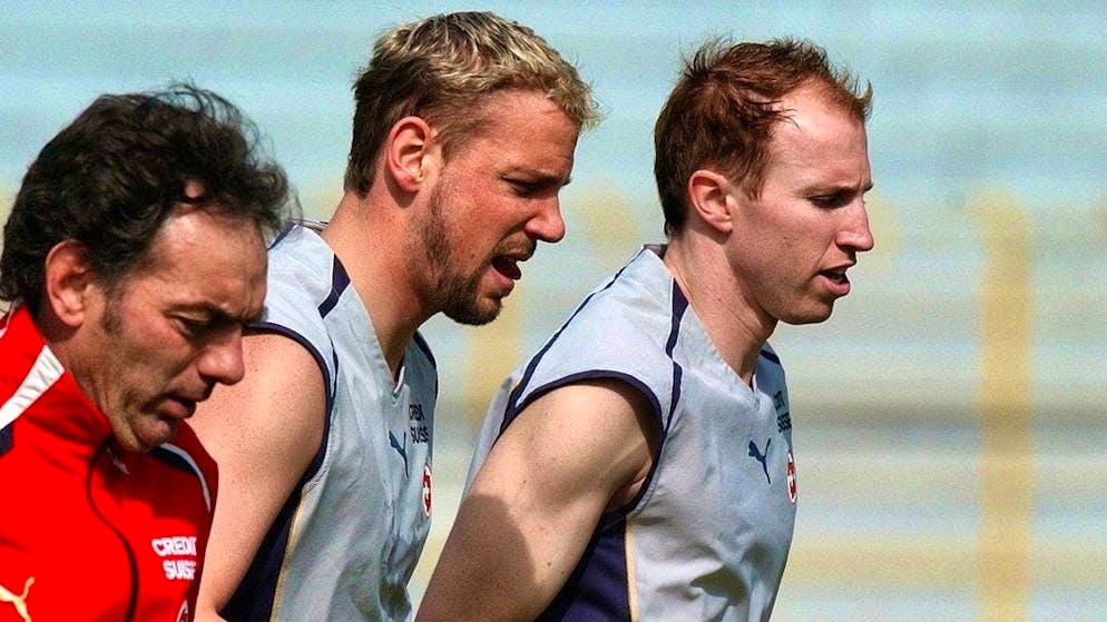 Henchoz and Magnin in national team training in February 2005 with national team assistant Michel Pont.