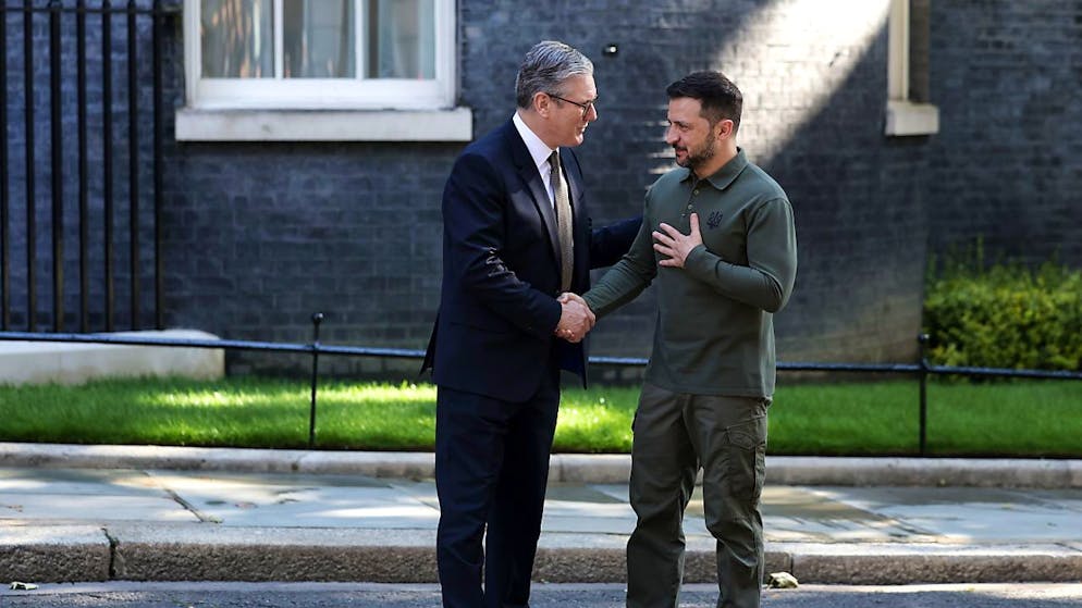 Zelensky accolto da Starmer oggi a Londra.