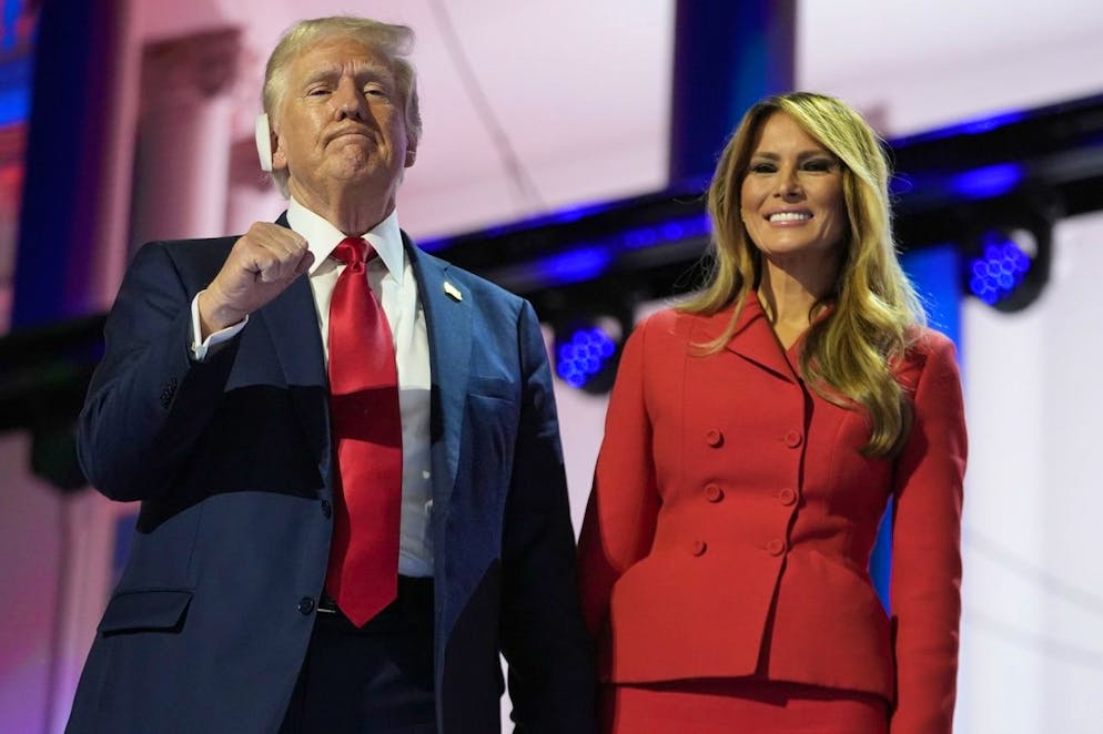 Il candidato repubblicano alla presidenza, l'ex presidente Donald Trump, e Melania Trump durante l'ultima giornata della Convention nazionale repubblicana, giovedì 18 luglio 2024, a Milwaukee.
