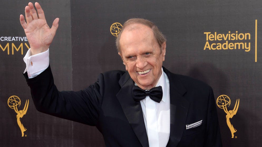 Fast ein ganzes Jahrhundert war Bob Newhart auf der Erde und hat dabei unzählige Menschen zum Lachen gebracht – nun ist er im Alter von 94 Jahren gestorben.