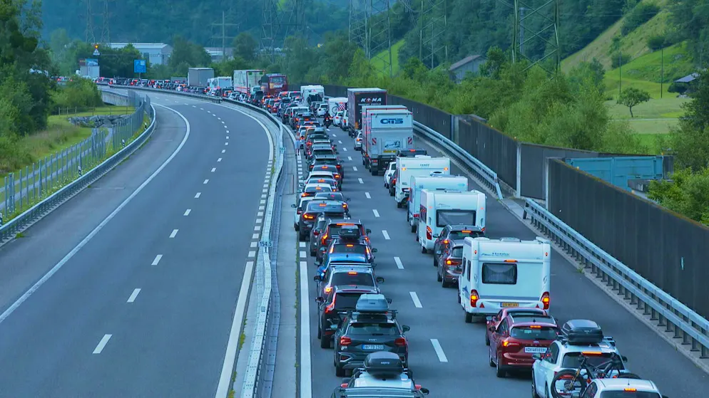 Every driver's nightmare: the annual traffic jam in front of the Gotthard tunnel at Easter.
