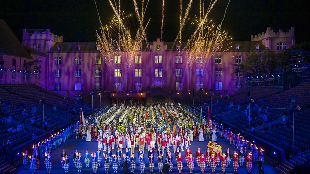 Rund tausend Mitwirkende vereinigte das Basel Tattoo in der Arena der Basler Kaserne.