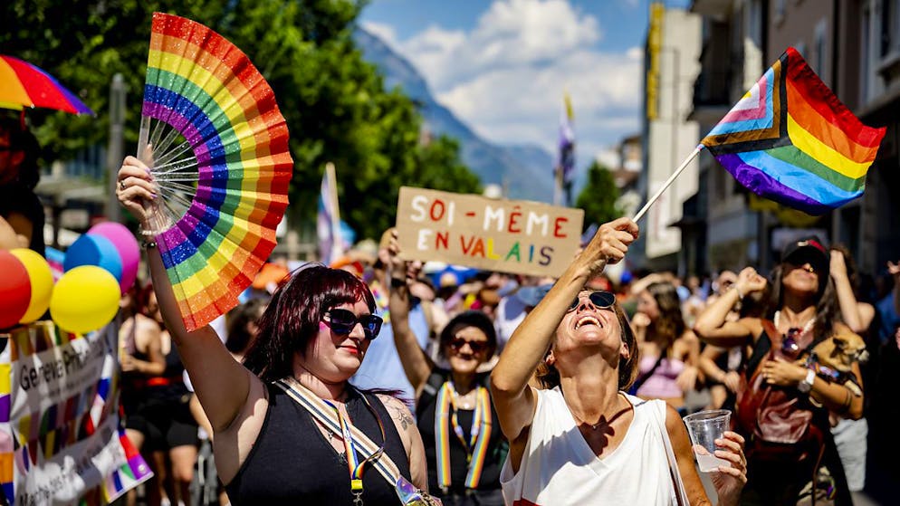 Pride romando migliaia di persone sfilano a Martigny blue News