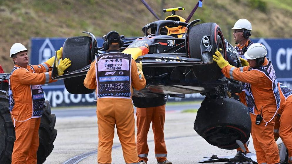 World championship runner-up on the brink of retirement?. Schumacher dissects Pérez: 