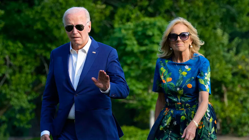 Donald Trump teilt auf seiner Plattform Truth Social gegen Jill Biden (rechts), die Ehefrau von Ex-US-Präsident Joe Biden, aus.  