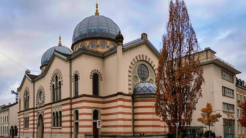 A 56-year-old prisoner was not allowed to attend his eldest grandson's bar mitzvah. The authorities considered the risk of escape to be too great. The picture shows the Great Synagogue in Basel. (archive picture)
