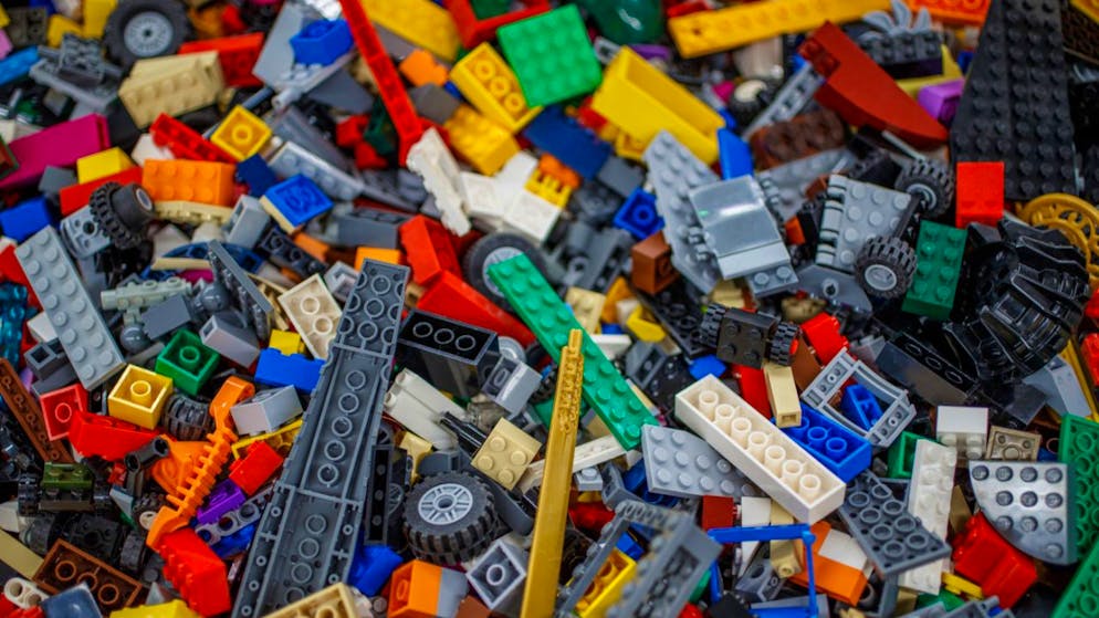 Lego, Plüschtiere und Autos: In der Schweiz wurde im ersten Halbjahr zwar weniger Spielzeug gekauft, aber  dafür zu höheren Preisen.