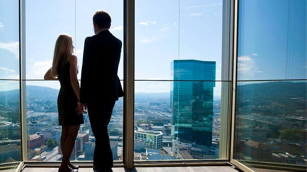 Die Preise für Wohneigentum haben sich im ersten Halbjahr 2024 unterschiedlich entwickelt. Während Eigentumswohnungen im Vergleich zu Ende 2023 erneut teurer geworden sind, haben sich Einfamilienhäuser im letzten Halbjahr verbilligt. (Symbolbild)