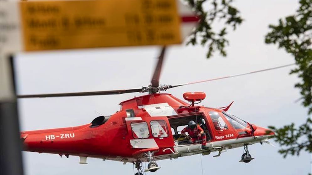 Soccorsi in azione. Frana in Val Colla, colpito un veicolo, zona isolata