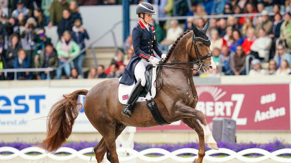 Hat sich für ihr unangemessenes Verhalten entschuldigt: Olympiasiegerin Charlotte Dujardin.
