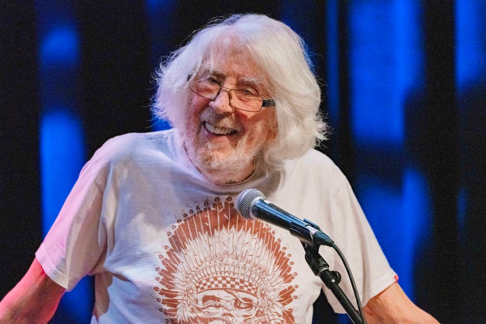 Von diesen Stars mussten wir uns 2024 verabschieden. <strong>22.07. John Mayall (90):</strong> Der britische Bluesmusiker und Songwriter galt als einer der einflussreichsten Musiker seines Genres.