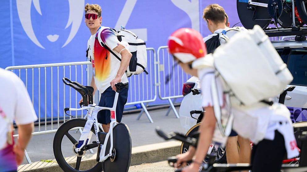Fleissige Pin-Sammlerin und ein ahnungsloser Busfahrer - Gallery. Stefan Küng und der Rest der Schweizer Zeitfahr-Delegation musste auf dem Weg zur Streckenbesichtigung einen grossen Umweg machen